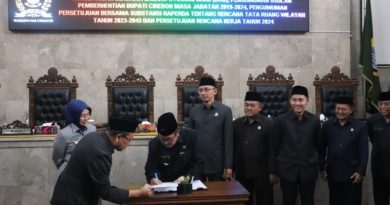 DPRD Gelar Paripurna Pemberhentian Bupati dan Wakil Bupati Cirebon