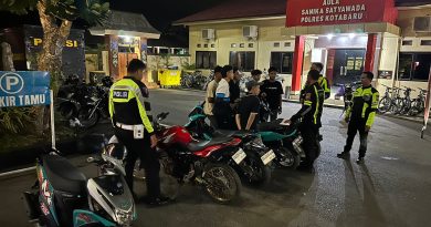 Satlantas Polres Kotabaru Gencar Lakukan Penertiban Knalpot Racing dalam KRYD untuk Menjamin Keselamatan Berkendara dan Ketenangan Selama Pemilu”