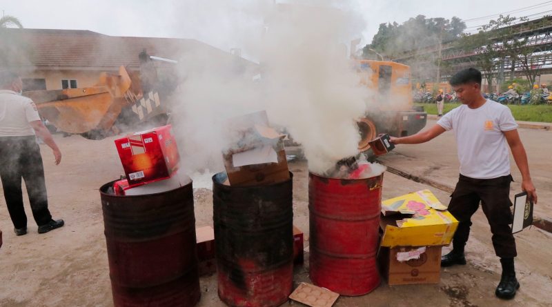 IMIP Musnahkan Ribuan Botol Miras Dan Ratusan Rokok Ilegal Hasil Razia  Pihak Ke Amanan Kawasan