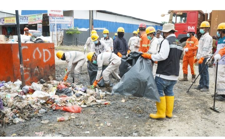 Aksi Bersih Sampah Di Bahodopi,PT IMIP Gerakan Kendaraan Mobil DT Dan Alat Berat