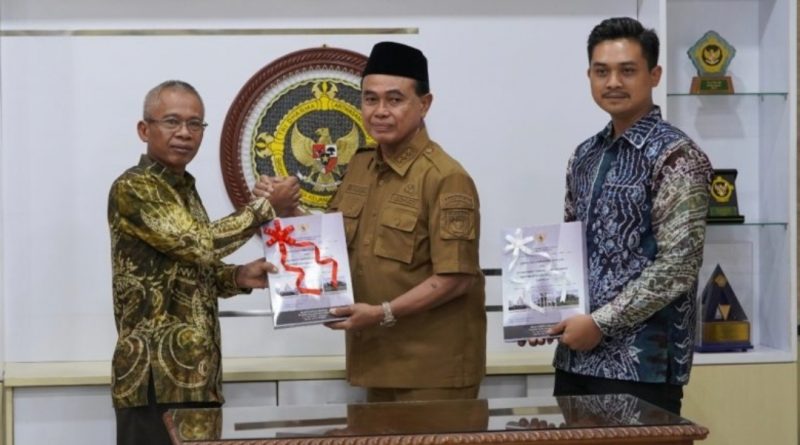 Ketua DPRD Bersama Bupati Tanah Bumbu Serahkan LHK Kepada BPK Perwakilan Provinsi Kalimantan Selatan