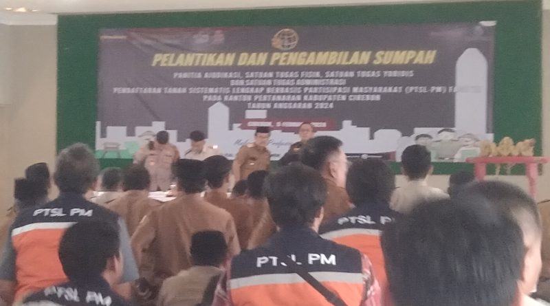 Bupati Kabupaten Cirebon H. Imron Rosyadi Hadiri Pengangkatan Sumpah Panitia dan Satgas Ajudikasi PTSL .