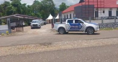 Personel Polres Morowali Kawal Ketat Kotak Suara Hasil Rekapitulasi Menuju Kantor KPU Provinsi Sulteng