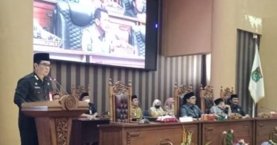 Bupati Tanah Bumbu Sampaikan Jawaban Terkait Dua Raperda dalam Rapat Paripurna DPRD