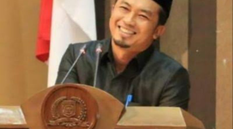 Wakil Ketua DPRD Tanah Bumbu Mendorong Pemasangan Lampu Rambu Lalulintas di Jalan Sungai Dua