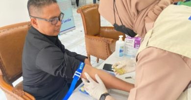 Pimpinan dan Anggota DPRD serta Pegawai Sekretariat DPRD Purwakarta Melaksanakan MCU.