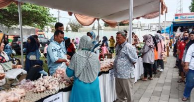 Pemda Purwakarta Melalui DKUPP Berkolaborasi Bersama Bulog Adakan Pasar Murah