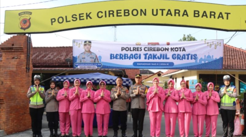 Bersama Ketua Bhayangkari Cabang, Kapolres Cirebon Kota Berbagi Baksos dan Takjil Kepada Masyarakat