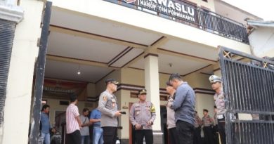 Polres Purwakarta Kerahkan Personel Amankan Sidang Sengketa Pemilu Di Bawaslu