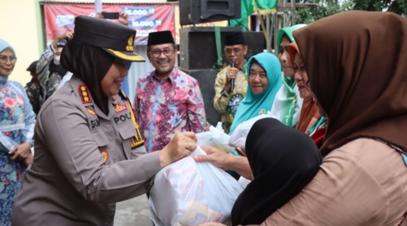 Warga Serbu Bazar Murah Ramadhan Kolaborasi PCNU, Disperdagin, dan Polresta Cirebon