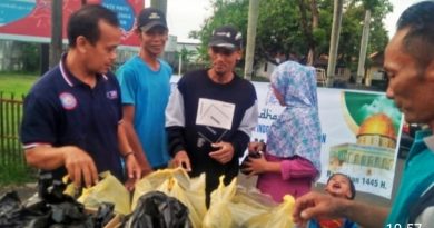 “Berbagi Itu Indah ” SMSI Kabupaten Cirebon Bersama Bank Indonesia (BI) Bagi 300 Takjil di Bulan Suci Ramadhan , Semoga Berkah”