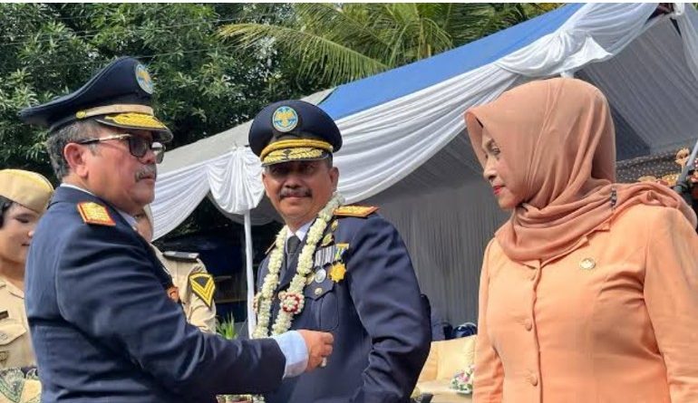 Pedang Pora Lepas Purnabakti Kadishub Kabupaten Cirebon H. Asdullah 