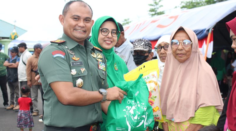 Menyambut  Hari Raya Idul Fitri,Kodim 1311/Morowali Gelar Pasar Murah Dan Bagi THR