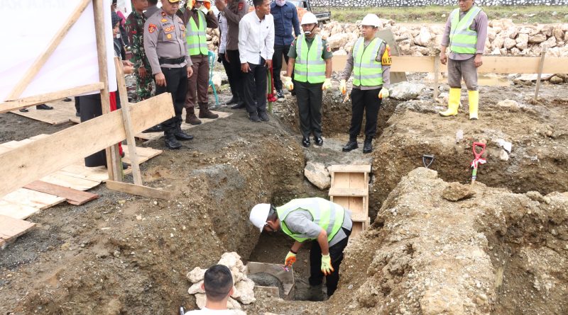 Peletakan Batu Pertama Pembangunan Gedung Aula Polres Morowali  Oleh PJ.Bupati Morowali