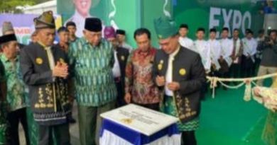 Wakil Ketua DPRD Tanbu Hadiri Peresmian Gedung 7 Februari dalam Pesta Adat Mappanre Ri Tasie**