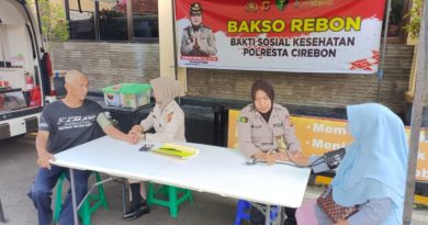 Bakso Rebon Polresta Cirebon Meriahkan Bazar Murah Ramadan