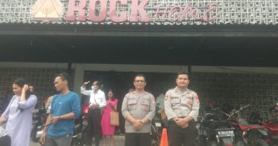 Polsek Pancoran Mas Polres Metro Depok Gelar pengamanan Ibadah Kenaikan Isa Al Masih Di Gereja GBI ROCK Depok