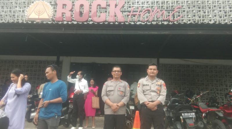 Polsek Pancoran Mas Polres Metro Depok Gelar pengamanan Ibadah Kenaikan Isa Al Masih Di Gereja GBI ROCK Depok