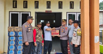 Polres Morowali  Bantu  Masyarakat Yang Terdampak Banjir