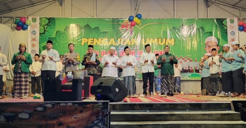 Peringatan Hari Jadi ke-41 Desa Sidomulyo Dihadiri Ustadz Hamzah Mewakili Wakil Bupati Tanah Bumbu**