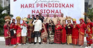 Pawai Kurikulum Merdeka Meriahkan Peringatan Hari Pendidikan Nasional