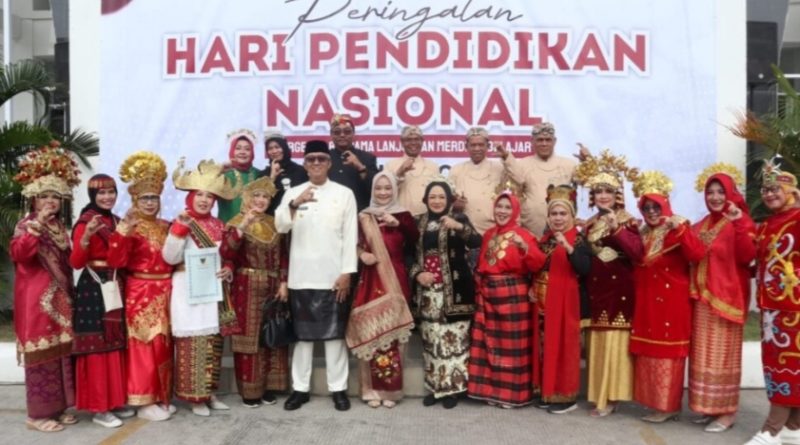 Pawai Kurikulum Merdeka Meriahkan Peringatan Hari Pendidikan Nasional