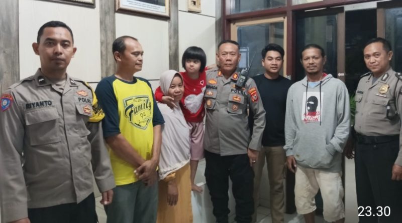 Respon Cepat Polsek Talun Berhasil Menemukan Keluarga Anak Yang Hilang