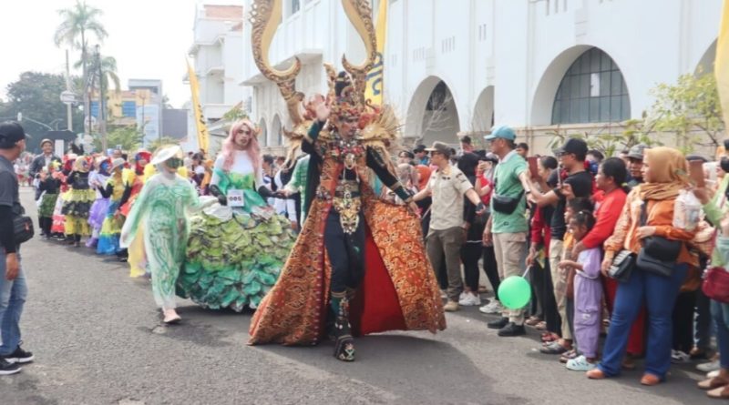 Lomba Fashion Carnival Usung Tema Go Green, Ajak Masyarakat untuk Jaga Lingkungan