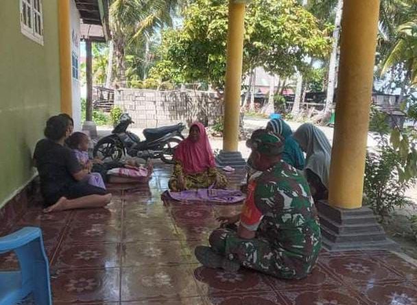 Mempererat Hubungan Antara Babinsa Dan Masyarakat, Babinsa Koramil 1311-08/Soyo Jaya Silatuhrahmi  Dengan   Ibu-Ibu Majelis Ta’lim