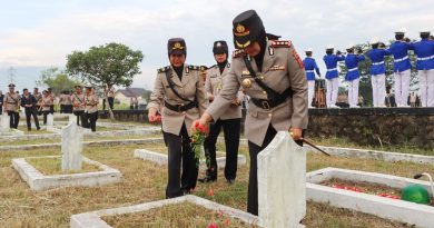 Kapolresta Cirebon Pimpin Ziarah dan Tabur Bunga di TMP Gegunung Dalam Peringatan Hari Bhayangkara ke-78