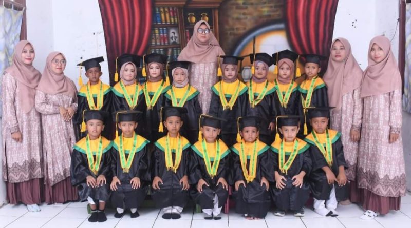 Pelepasan Siswa TK MDTA Alhikmah Gelar Pentas Seni di Iringi Isak Tangis Orang Tua.