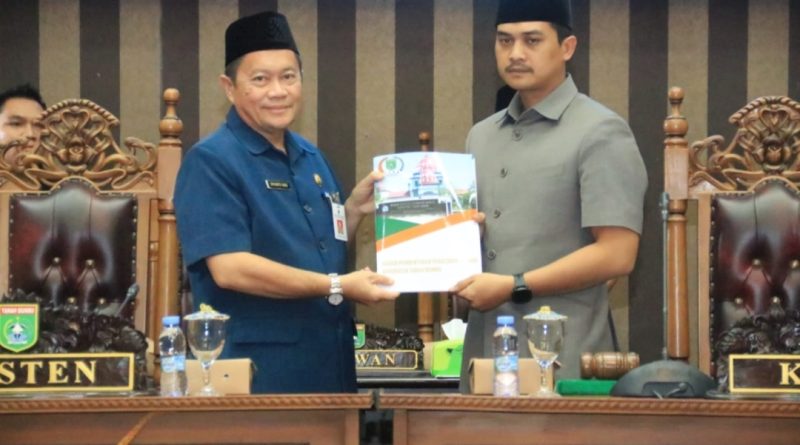 *Rapat Paripurna DPRD Kab. Tanah Bumbu: Penyampaian Dua Buah Raperda Inisiatif**