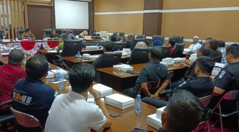 Rapat Dengar Pendapat Gabungan Komisi DPRD Kab. Tanah Bumbu: Fokus Persiapan Kejurprov 2024 dan Porprov 2025