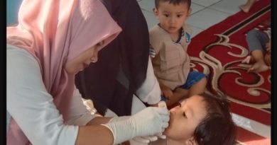 Kunjungan Camat Batulicin dalam Pekan Imunisasi Nasional: Menguatkan Imun Anak-Anak dari Ancaman Polio**