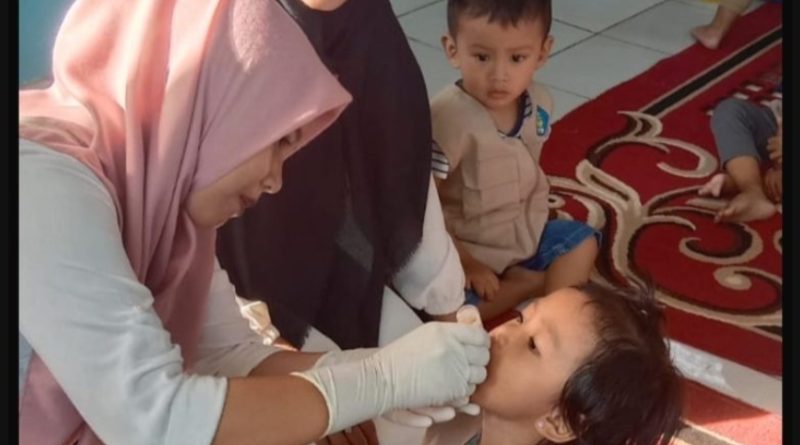 Kunjungan Camat Batulicin dalam Pekan Imunisasi Nasional: Menguatkan Imun Anak-Anak dari Ancaman Polio**