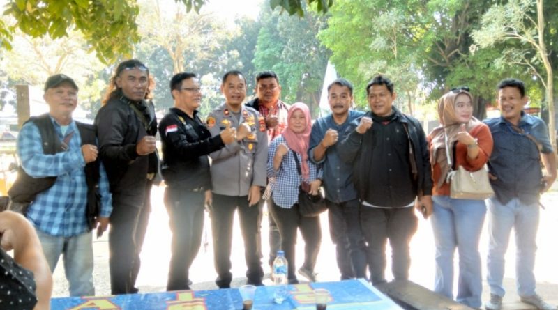 Kapolsek Jonggol Ngopi Bareng Media di Taman Alun-Alun