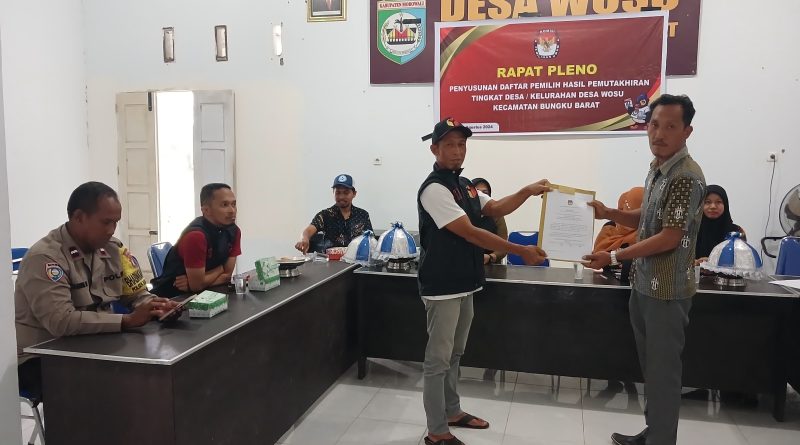 Rapat Pleno Penyusunan DPHP Tingkat Desa Wosu Di Hadiri Bhabinkamtibmas