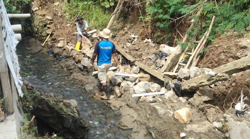 Kurangnya Pengawasan Dinas Pekerjaan Drainase di Negrikaler Menggunakan Batu Bekas