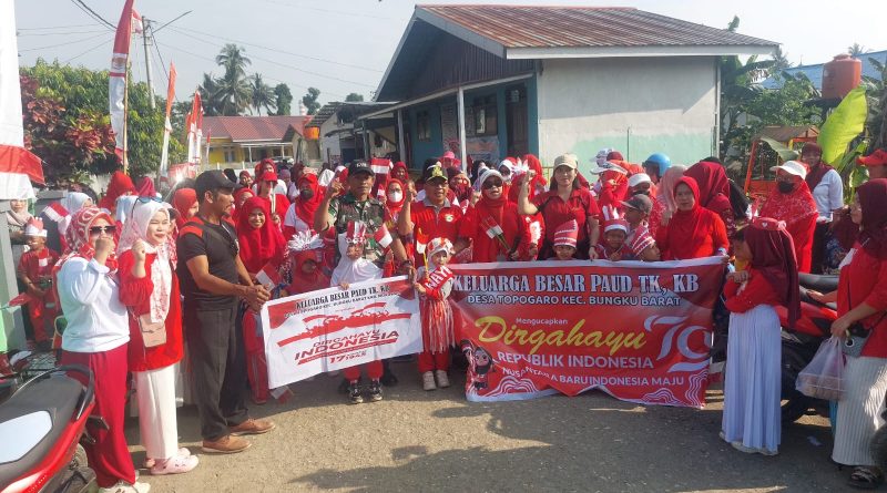 Semarak HUT ke-79 RI, Babinsa Dan Kepala Desa Topogaro Gelar Jalan Santai Bersama TK dan PAUD