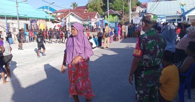 Perayaan HUT RI Ke 79,Babinsa Amankan Dan Pantau Lomba Voli Antar Desa  Di Wilayah Menui Kepulauan