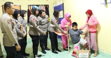 HUT RI Ke 79, Polwan Polres Morowali “Sasar” Penyandang Disabilitas Dan Masyarakat Penderita Sakit Menahun