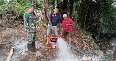 Tingkatkan Produktivitas Pertanian Babinsa Dorong Petani Dalam Program Pompanisasi Air Desa Mandula