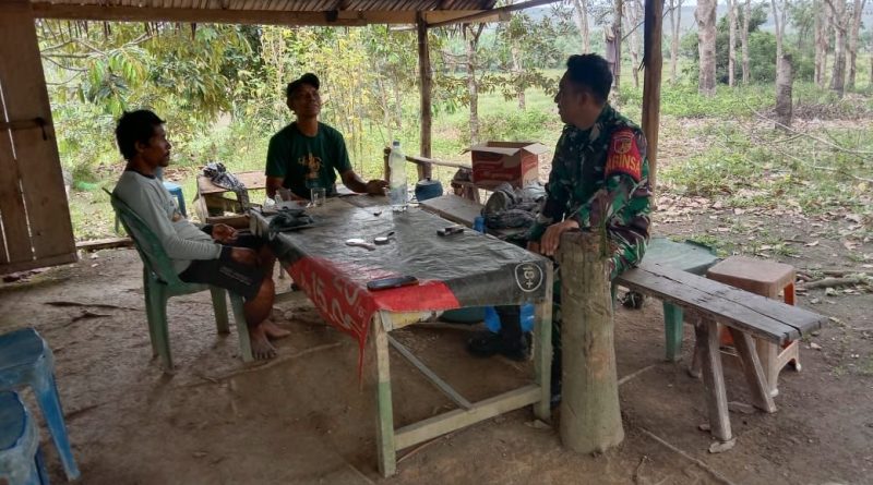 Tingkatkan Kemanunggalan TNI-Rakyat Serda Nugroho  Bertemu Langsung Para Tokoh Dan Masyarakat