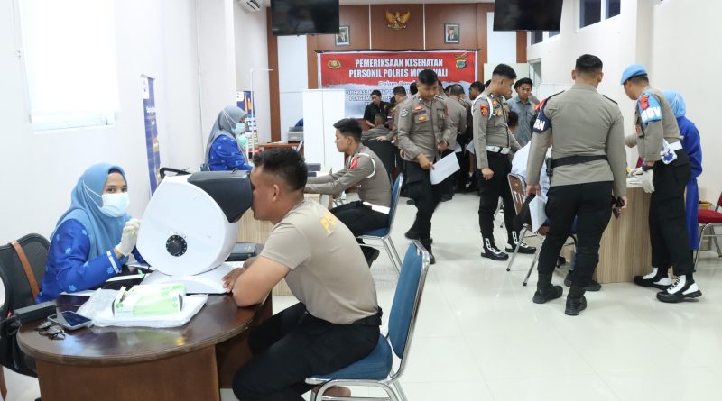 Persiapan Pengamanan Pilkada Personel Polres Morowali Jalani Pemeriksaan Kesehatan