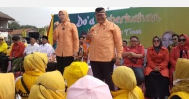 Ketua Gibas Resort Purwakarta Menurunkan Pasukan Seribu Anggota Untuk Mengawal Calon Bupati dan Wakil Bupati Anne Ratna Mustika dan H,Budi Hermawan Ke KPU