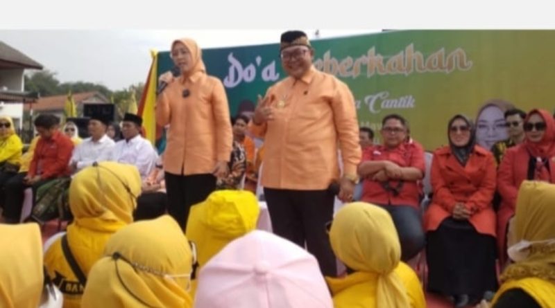 Ketua Gibas Resort Purwakarta Menurunkan Pasukan Seribu Anggota Untuk Mengawal Calon Bupati dan Wakil Bupati Anne Ratna Mustika dan H,Budi Hermawan Ke KPU