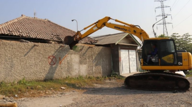 Pemkab Cirebon Bongkar Bangunan Liar Goa Macan