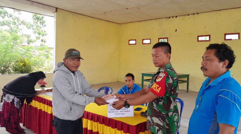 Penyaluran Bantuan Langsug Tunai Tahap Tiga Di Saksikan Babinsa Koramil 1311-08/Soyo Jaya