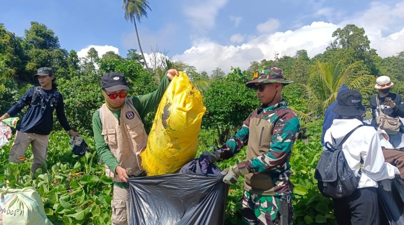 Kolaborasi TNI- Al Bersama  Polri, Perusahaan Di kawasan IMIP Dan  Pemdes Gelar Aksi Bersih Sampah
