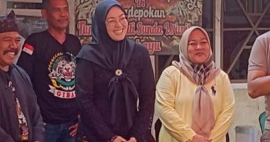 Calon Bupati Purwakarta Dan Wakil Bupati Anne Ratna Mustika Dan H, Budi Hermawan Silaturahmi ke Padepokan Tunggul Djati Sunda Wiwitan Sekalian Sapa Warga Bungursari